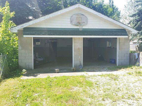 3rd image of 284 Lawn St