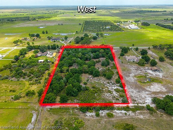 3rd image of 176 Park Land Dr