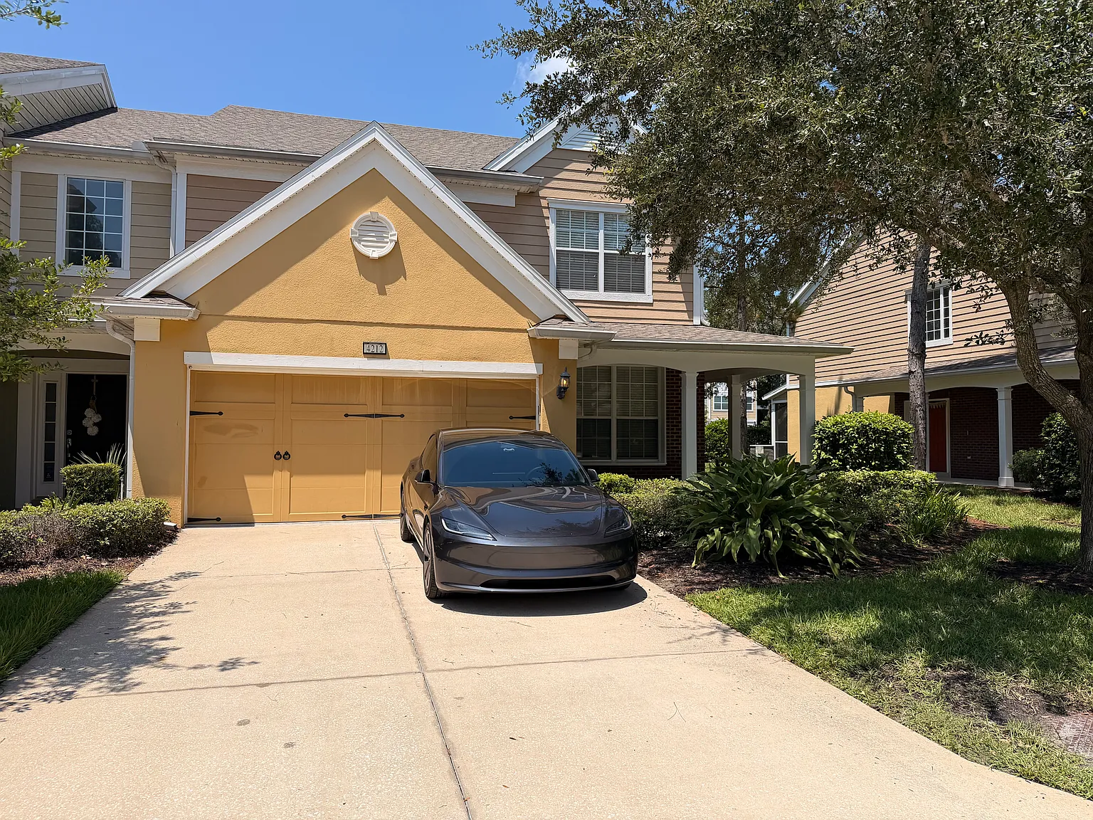 3 bed, 2.5 bath, 2024 sqft, $2,300 — Photo 2