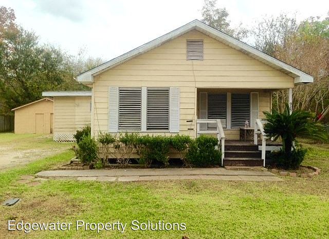 1st image of 925 Cedar Dr