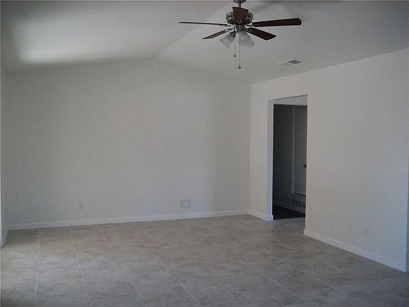 5th image of 2109 Powderhorn Dr