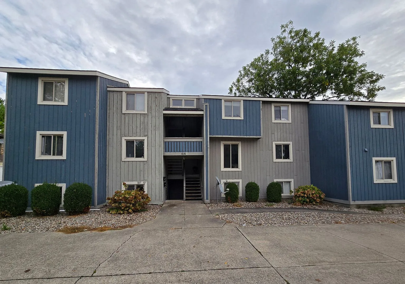 616 S 6th St / 520 Marion Ave, Mattoon — Photo 1