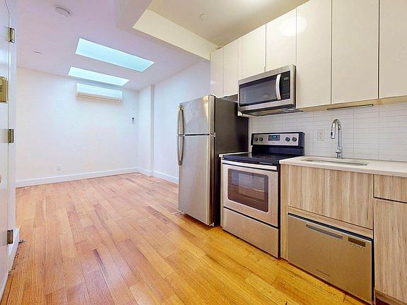 4th image of 269 W 134th St #Penthouse 4
