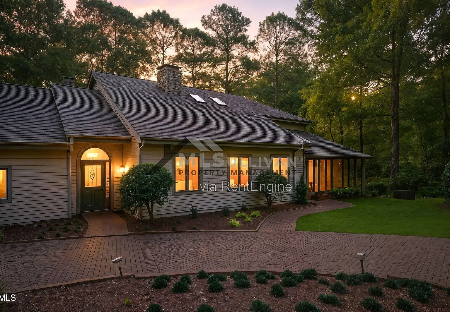 3 bed, 4.0 bath, 3716 sqft, $3,950 — Photo 2