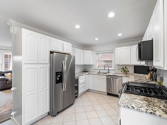 1st Floor - Kitchen (10'7" x 9'10")

New stainless-steel appliances, refrigerator / freezer, wine or beverage cooler, gas stove (Wi-Fi / air fryer), and dishwasher.

Note - a deep freezer is also in the laundry room.
