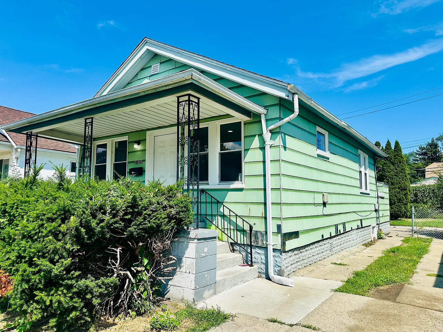 3 bed, 1000 sqft, $1,450 — Photo 1