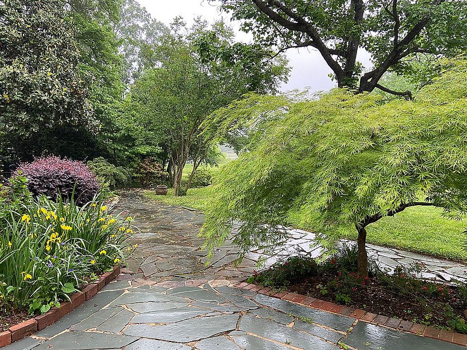 2nd image of 2401 Cloister Dr