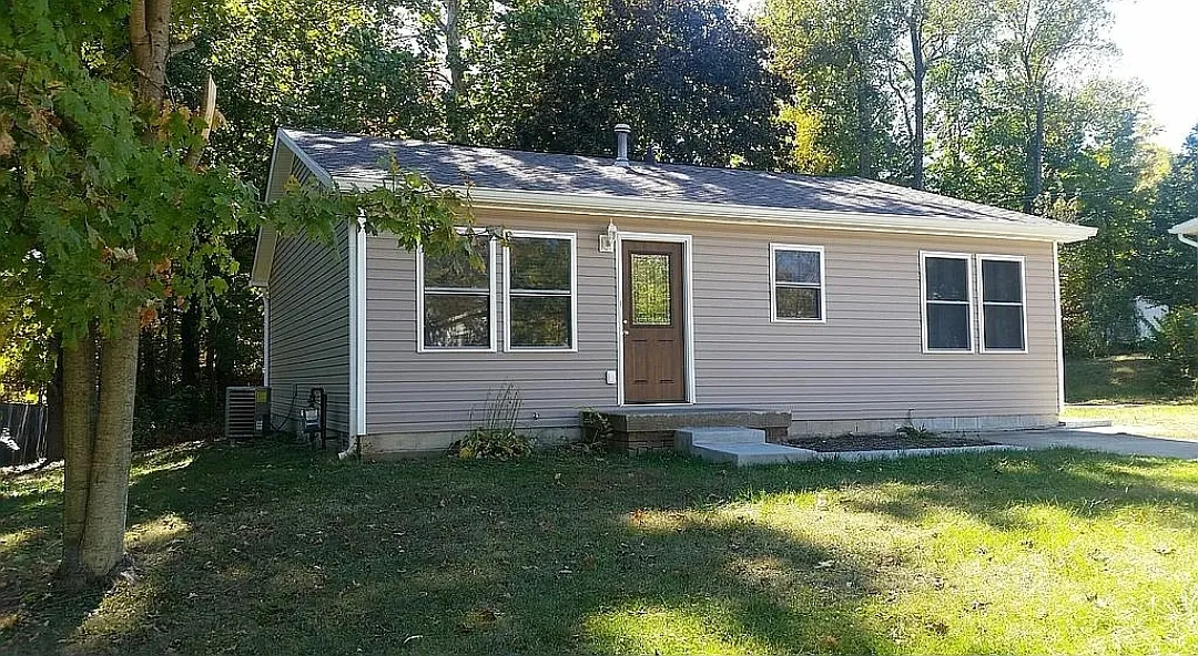 2 bed, 800 sqft, $1,300 — Photo 1