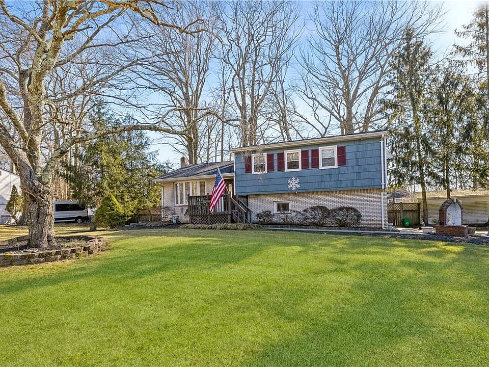 1st image of 10 Stoneham Lane