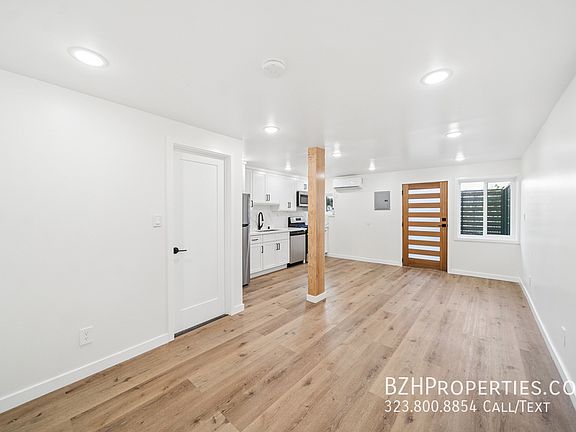 3rd image of 1027 1/2 N Gardner St