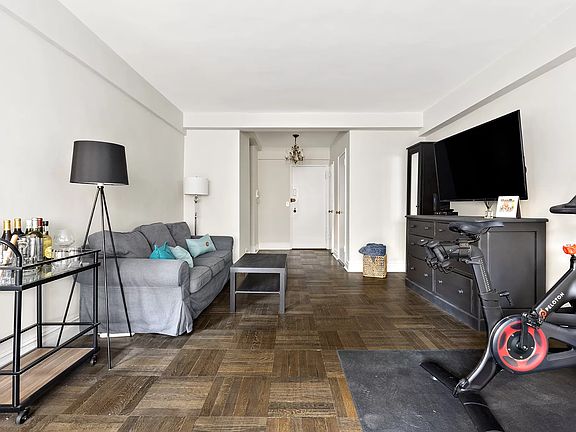 3rd image of 35 Park Ave APT 10E