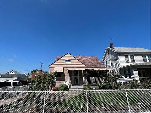 3rd image of 3854 W 136th St