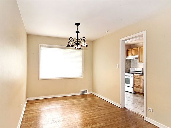 5th image of 2450 W Berwyn Ave #1N