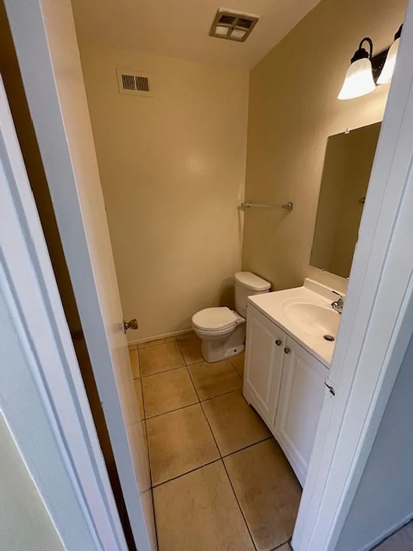 2 Bedroom 1.5 Bath Attached unit available — Photo 4