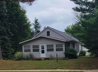8 E Barton St, Newaygo, MI 49337