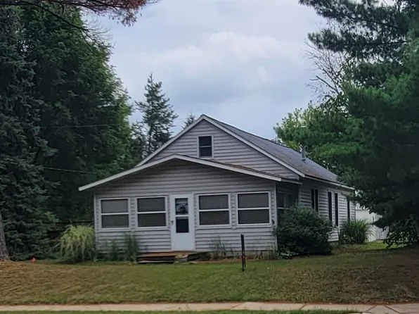 8 E Barton St, Newaygo, MI 49337