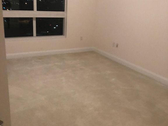 4th image of 241 Riverside Dr #1801-1