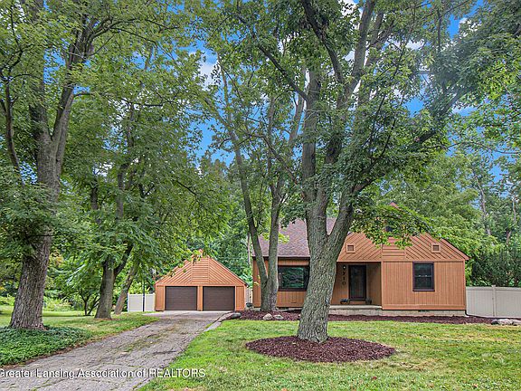 3rd image of 710 Gainsborough Dr
