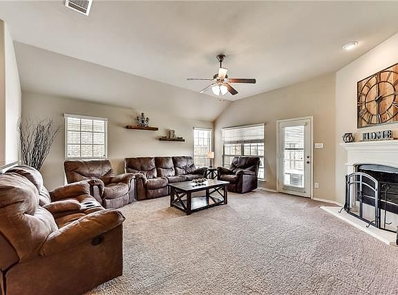 3rd image of 2207 Liriope Ln
