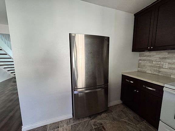 4th image of 311 Carriage Dr APT B