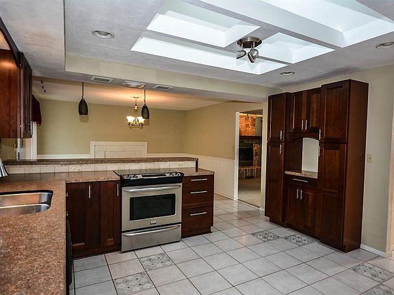 4th image of 11841 Fairsprings Ct
