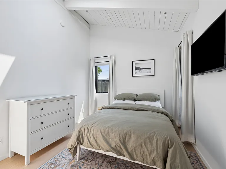 147 Soundview Dr — Photo 11