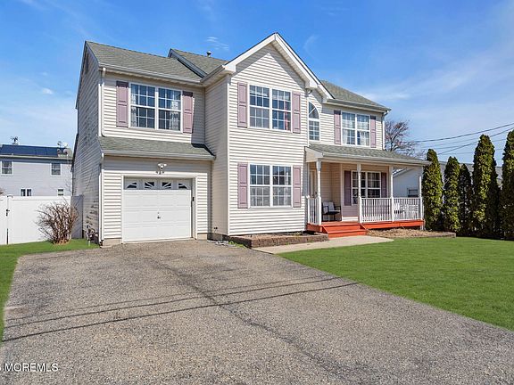 3rd image of 2010 Oak Dale Road