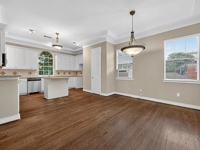 1015 Stanford St — Photo 16