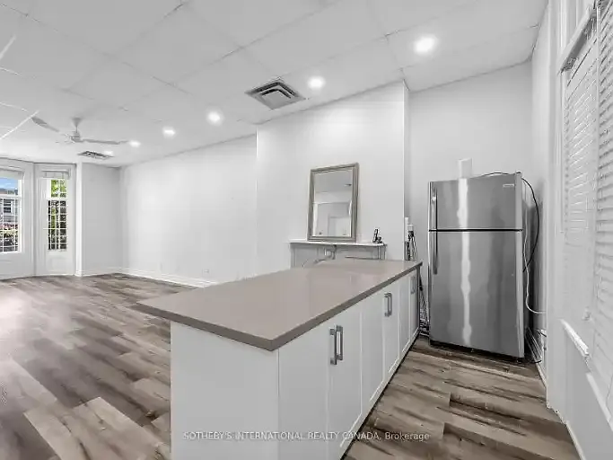 212 Carlton St — Photo 4