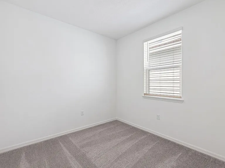 523 Orient Ave — Photo 16