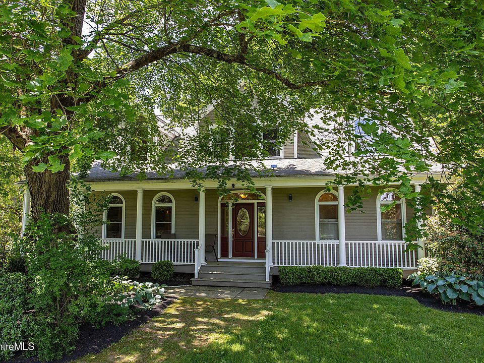 1st image of 3 Cornwall Dr
