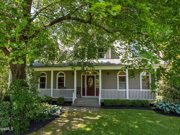 3 Cornwall Dr, Great Barrington, MA 01230