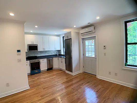 Rented by Francine Realty | media 1