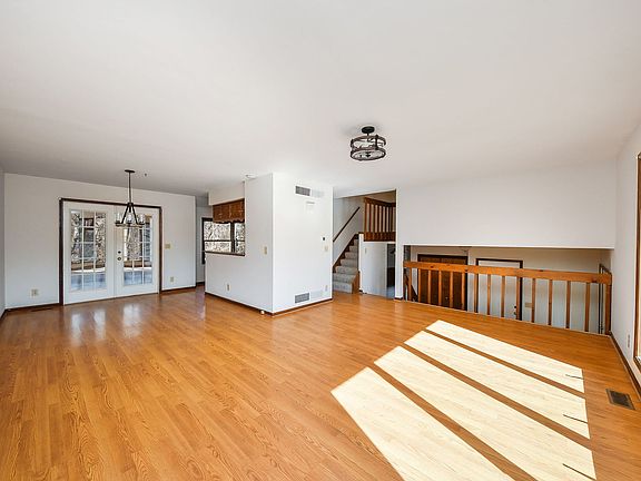 4th image of 39W150 Campton Hills Dr