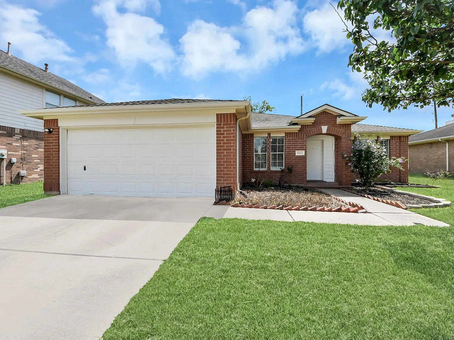 3 bed, 2.0 bath, 1550 sqft, $2,050 — Photo 2