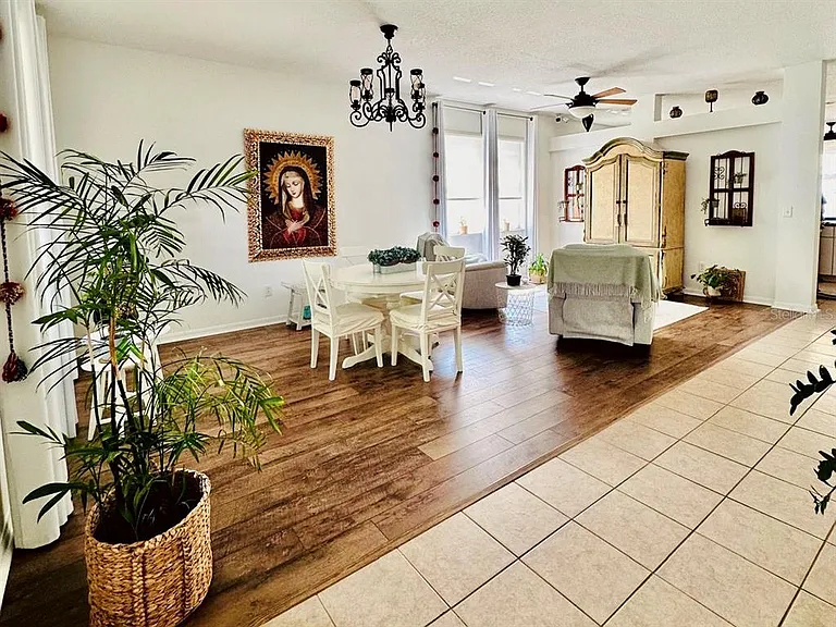 24900 Oakhaven Ct — Photo 11
