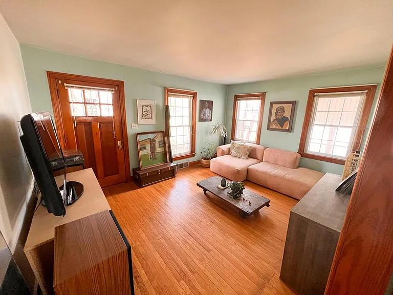 1044 Ardmore Dr — Photo 12