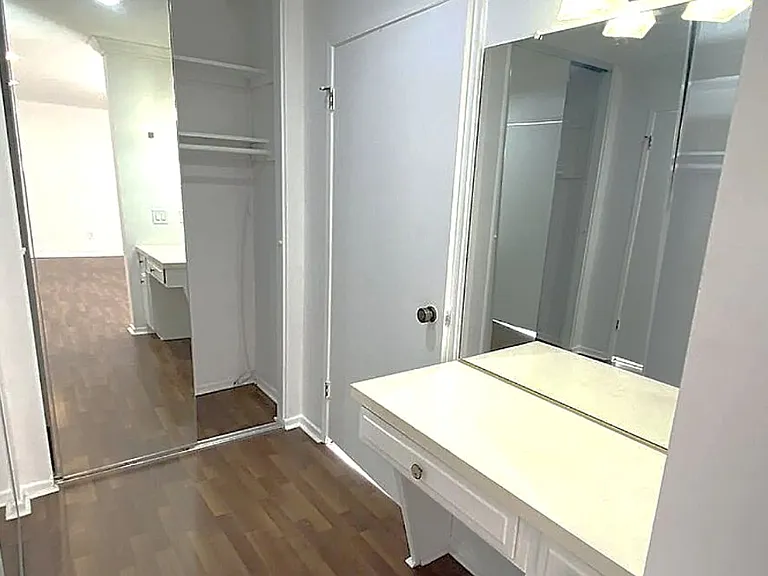 1224 S Barrington Ave #201 — Photo 15