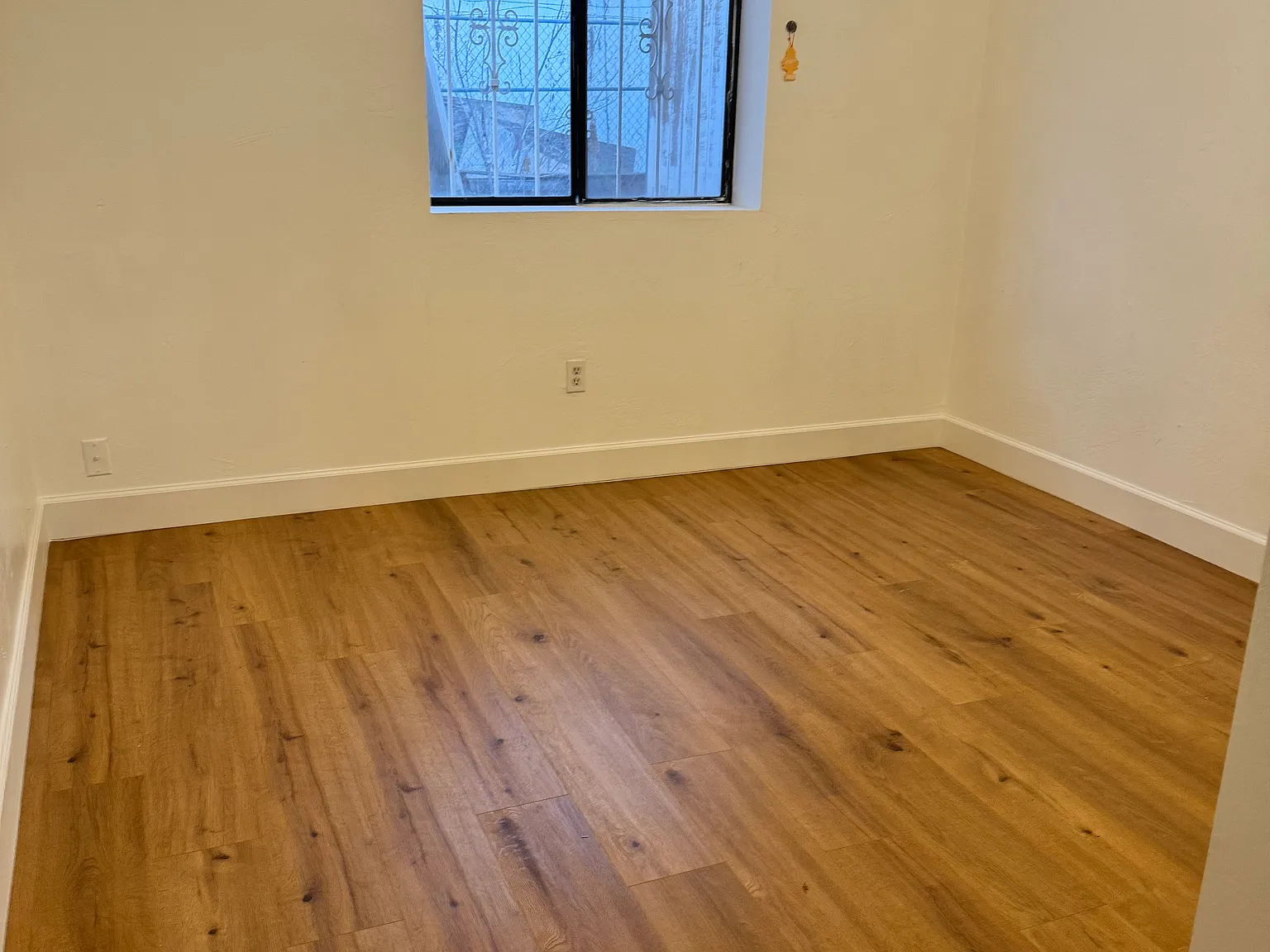 2 bed, 900 sqft, $1,600 — Photo 2
