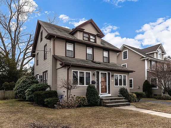 2nd image of 32 Woods Pl