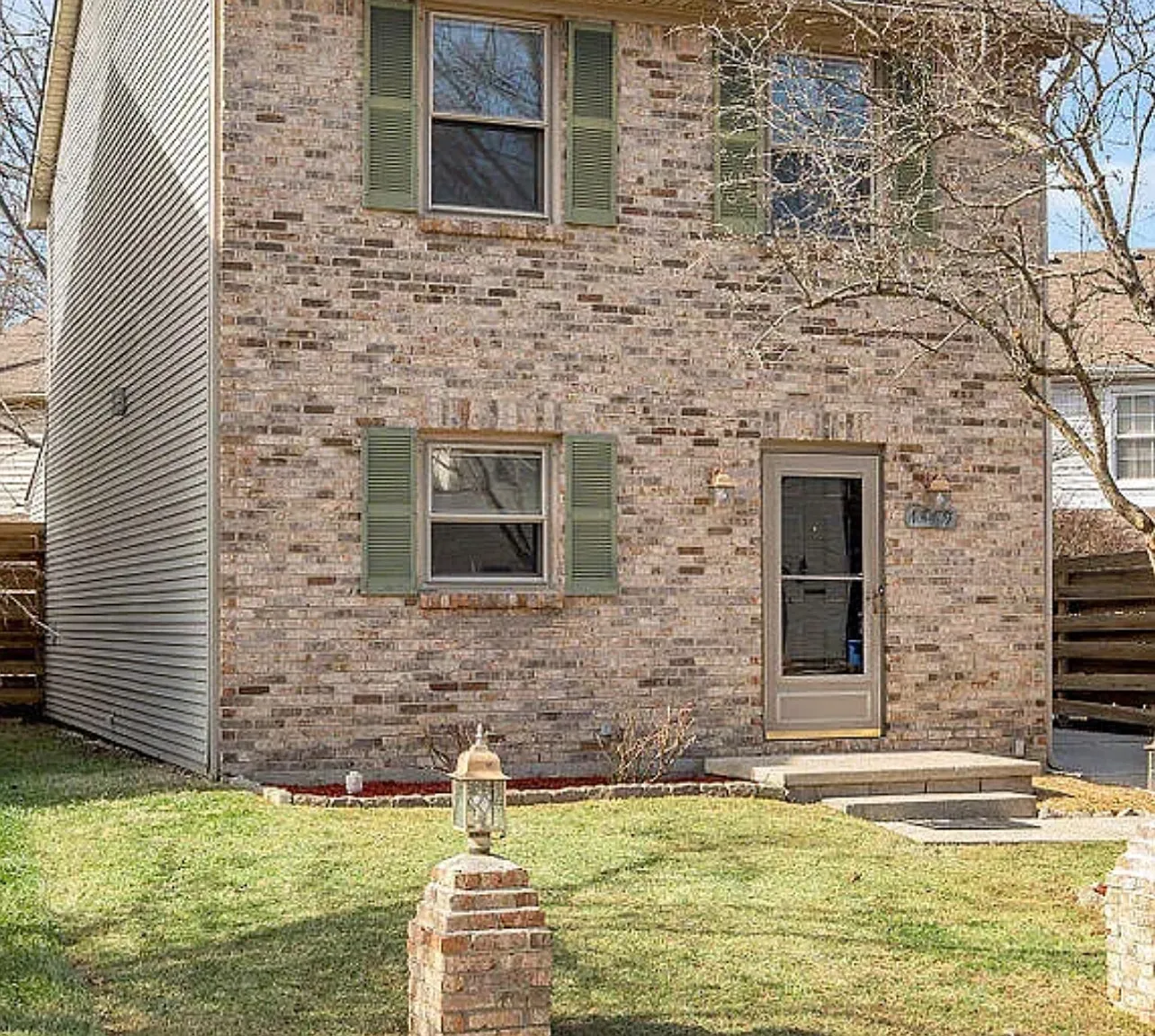 2 bed, 1.5 bath, 1280 sqft, $1,600 — Photo 1