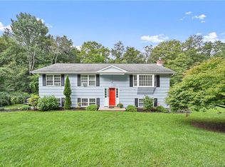 3 Canyon Dr, New Milford, CT 06776