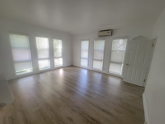 3rd image of 202 N La Peer Dr APT 2