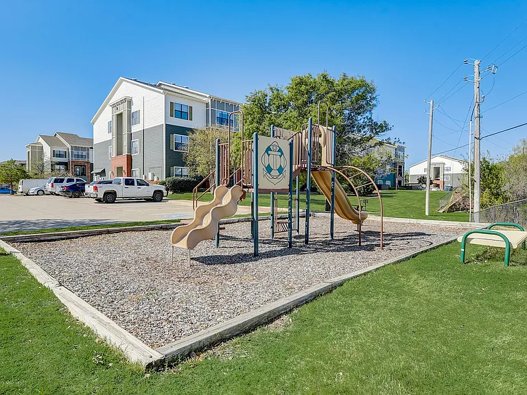 Skyview West Apartments — Photo 31