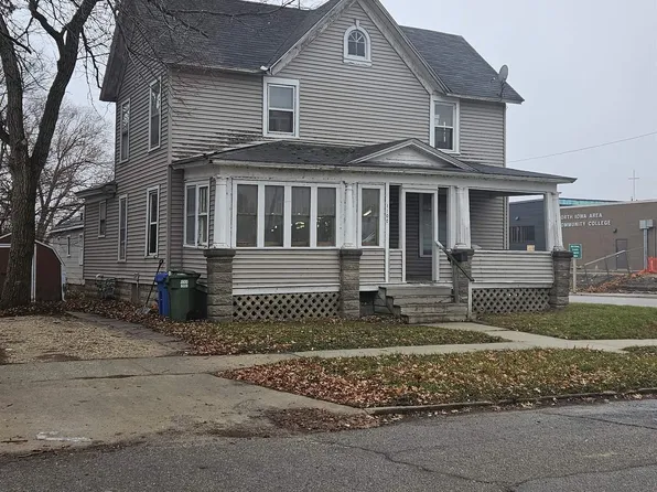 1100 Kelly St, Charles City, IA 50616