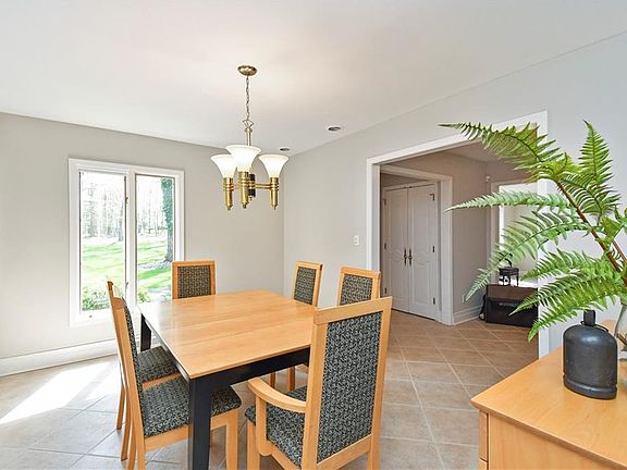 5th image of 175 Aspenwood Dr