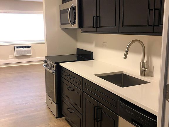 3rd image of 5430 N Western Ave #1M