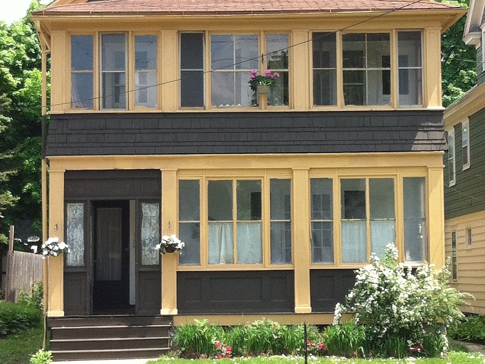1st image of 1306 Oak St