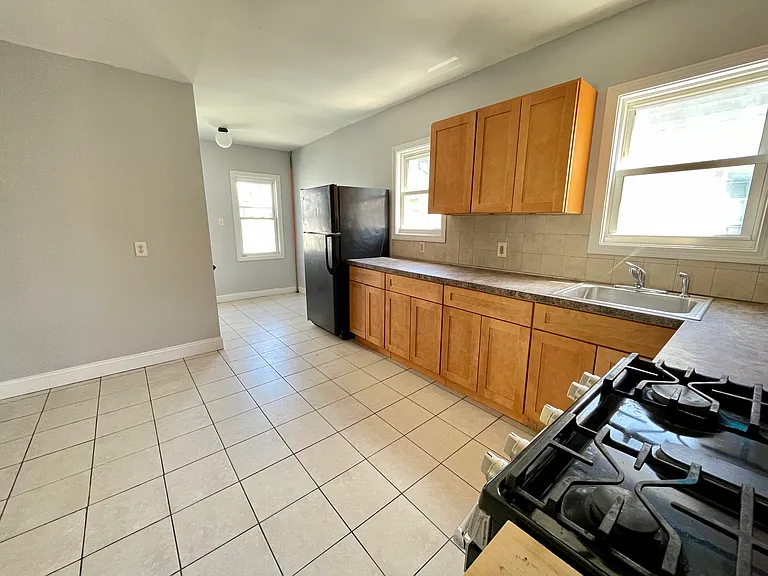 32 Gilmore St #201 — Photo 10