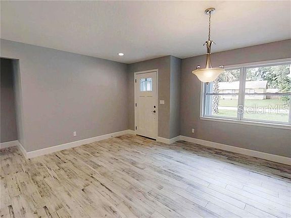 5th image of 2507 Queen Palm Dr